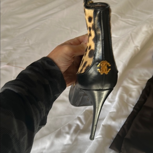 Roberto Cavalli Black Leopard Print Heeled Boots - Picture 5 of 9